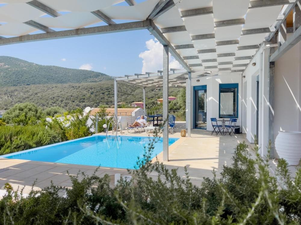 Zidanos Luxurious Sea Front Villa Marantochori Exterior photo