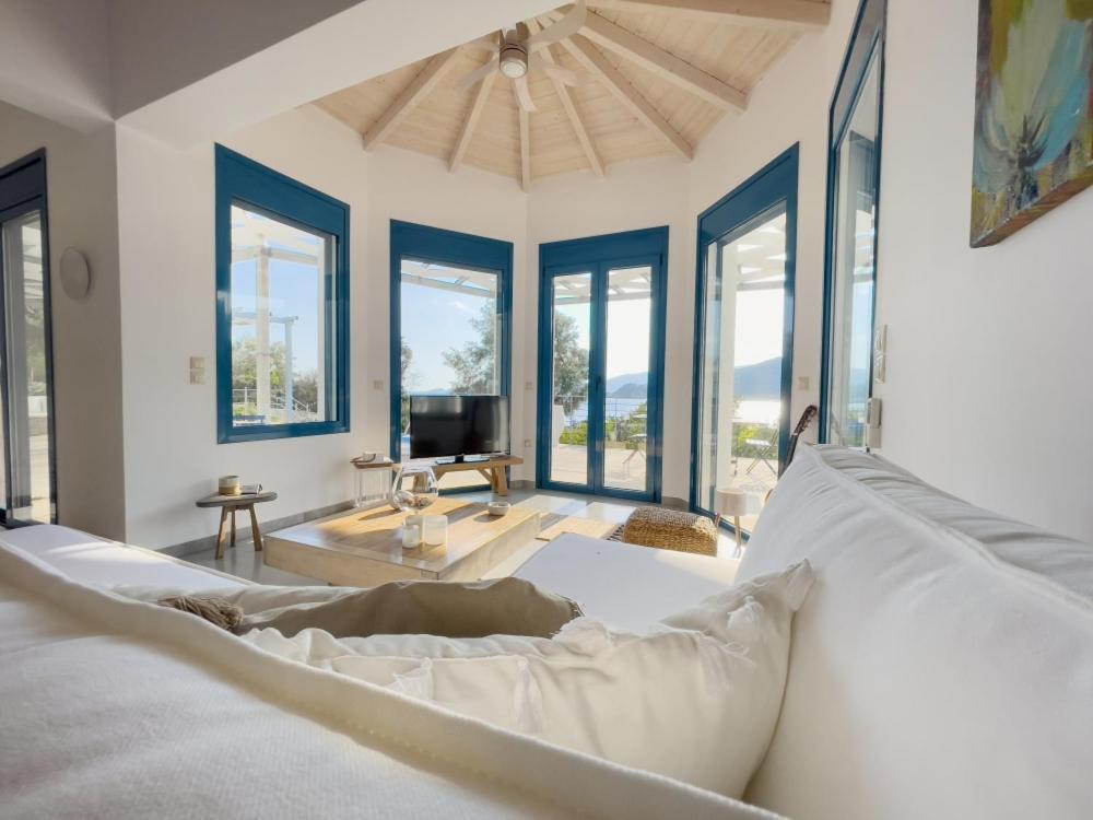 Zidanos Luxurious Sea Front Villa Marantochori Exterior photo