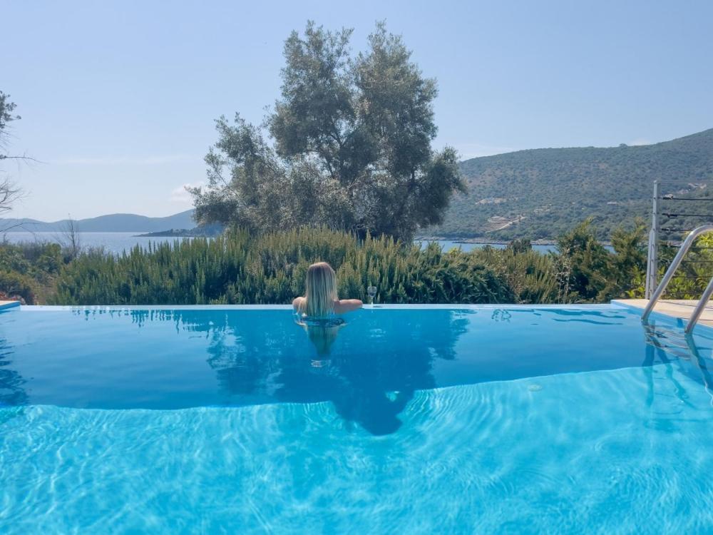 Zidanos Luxurious Sea Front Villa Marantochori Exterior photo