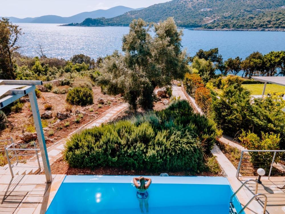 Zidanos Luxurious Sea Front Villa Marantochori Exterior photo