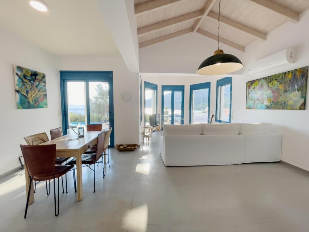 Zidanos Luxurious Sea Front Villa Marantochori Exterior photo