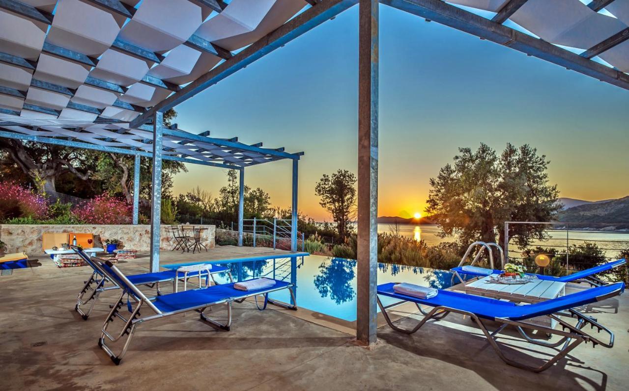 Zidanos Luxurious Sea Front Villa Marantochori Exterior photo